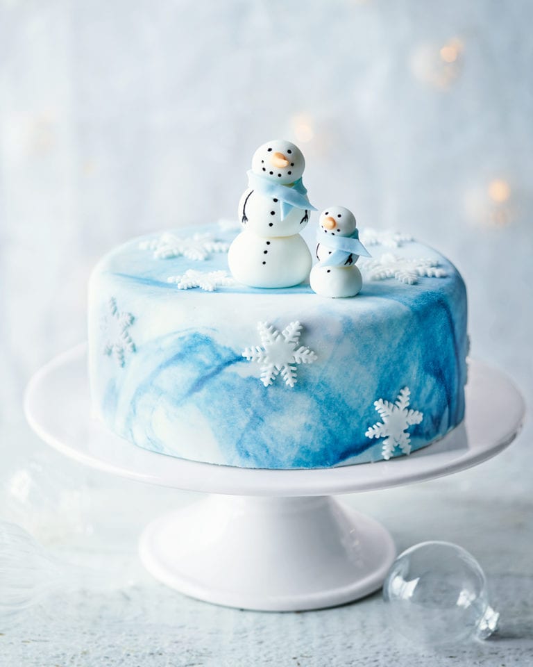 Easy Homemade Snowman Cake