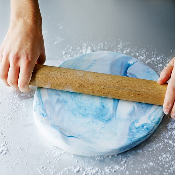 how to make a Snowman Christmas cake step 2
