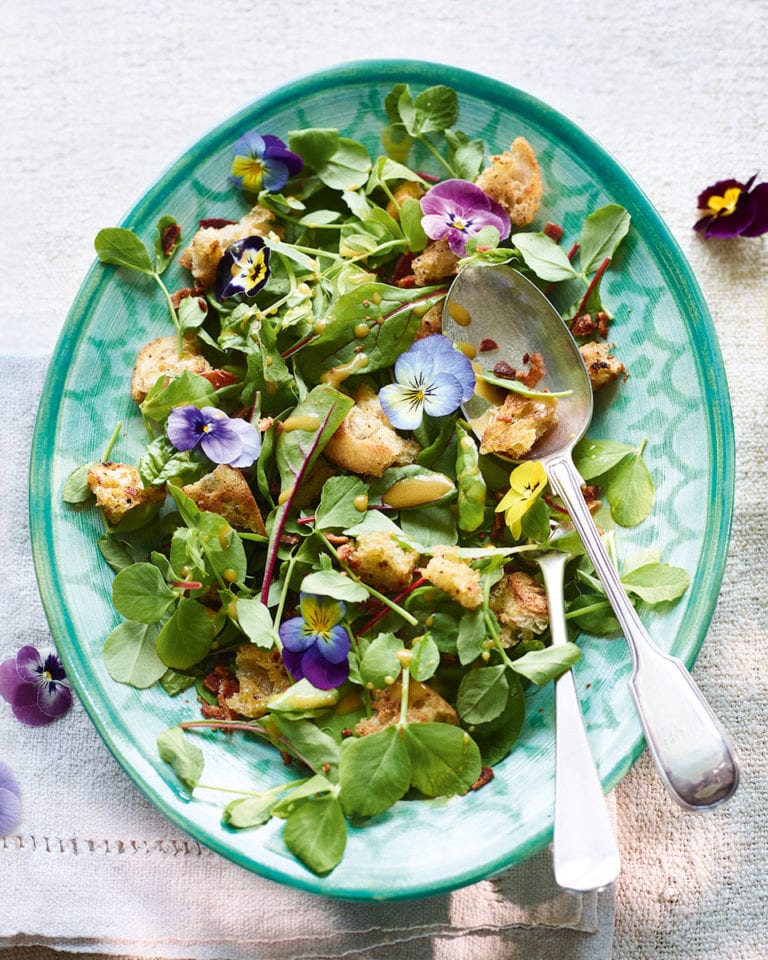 Baby leaf salad with bacon and tarragon croutons