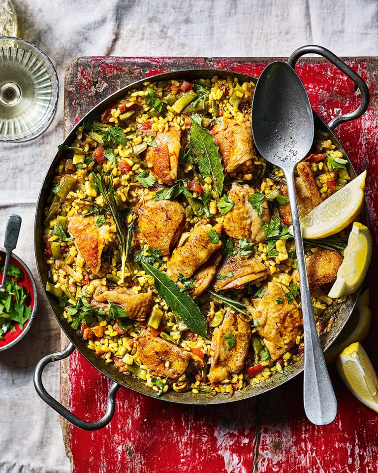 Chicken paella with squid and beans