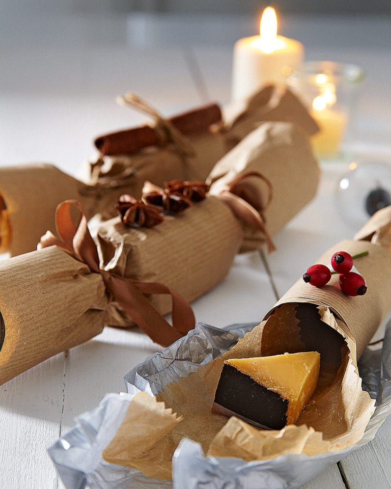 How to make your own Christmas crackers