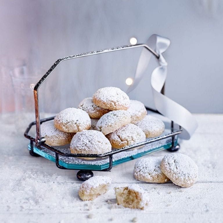 amaretti biscuits