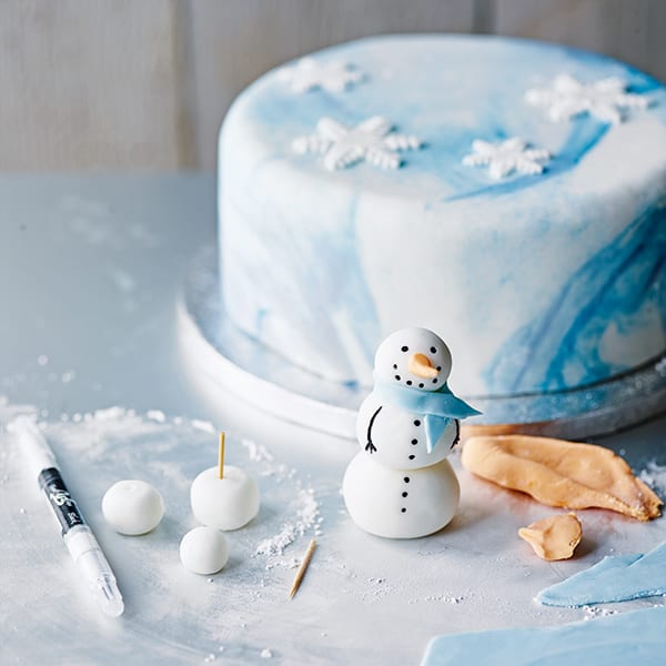 how to make a Snowman Christmas cake step 6