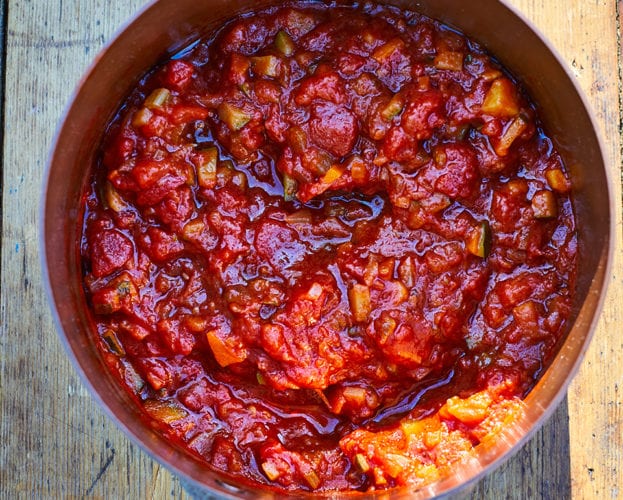 Tomato and vegetable sauce