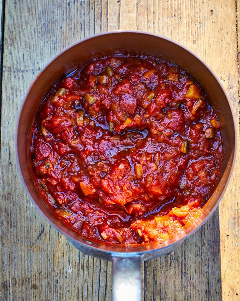 Tomato and vegetable sauce