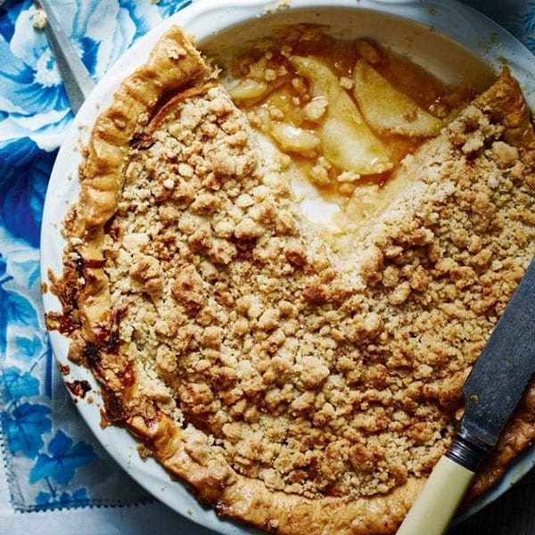 Apple pie with crumble topping