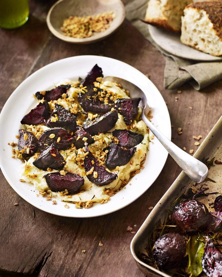 Baked beetroot with horseradish mash