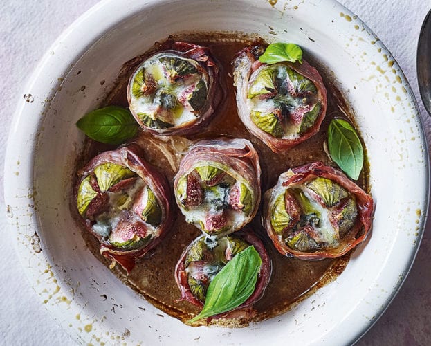 Baked figs with blue cheese and balsamic