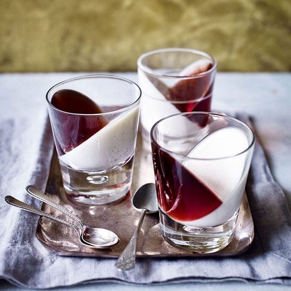 Vanilla pannacottas with sloe gin and rosemary jelly