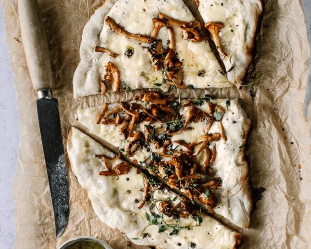 Chanterelle mushroom pizza bianca