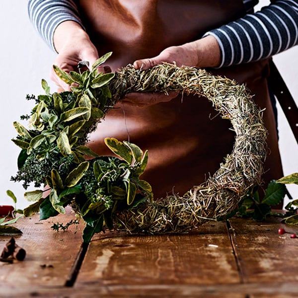 step-by-step to the best wreath