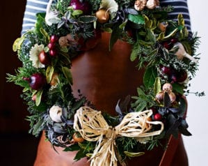 How to make a beautiful Christmas wreath