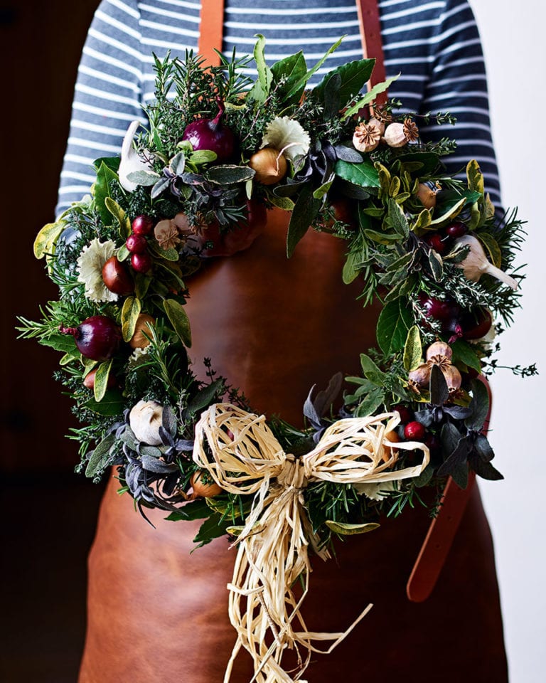 How to make a beautiful Christmas wreath