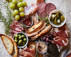How to assemble a charcuterie board