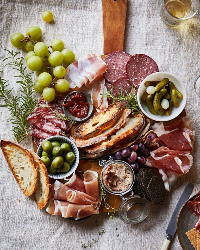 How to assemble a charcuterie board