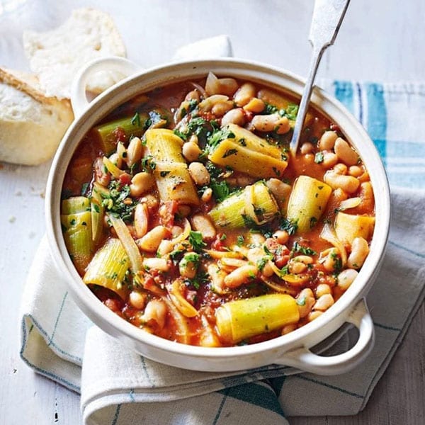 Spicy leek and white bean stew