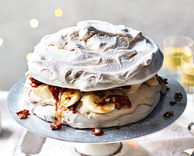 Banana pavlova with peanut butter