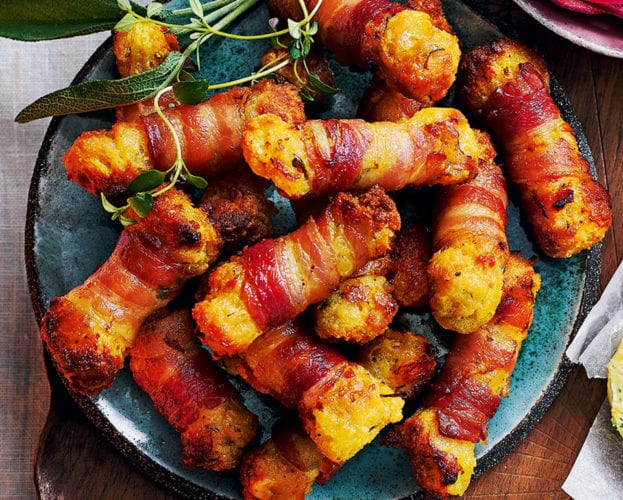 Cheese, thyme and bacon rolls