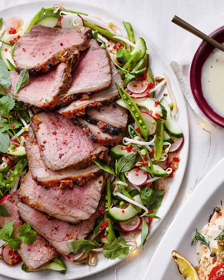 Roast beef with fragrant crunchy salad