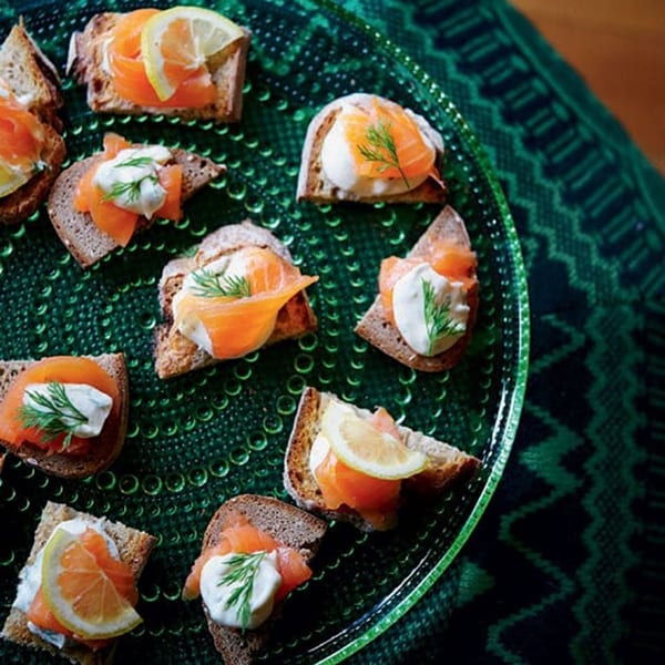 Smoked salmon crostini