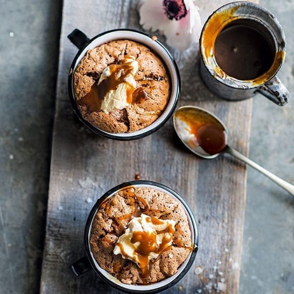 Warm Nutella puddings with chocolate caramel