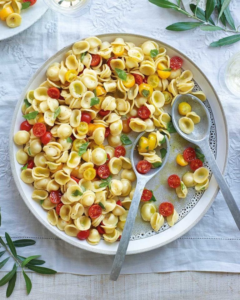 Tomato pasta salad