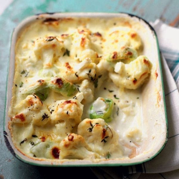 Cauliflower, leek and cheese gratin