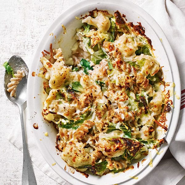 Cauliflower cheese and greens pasta bake