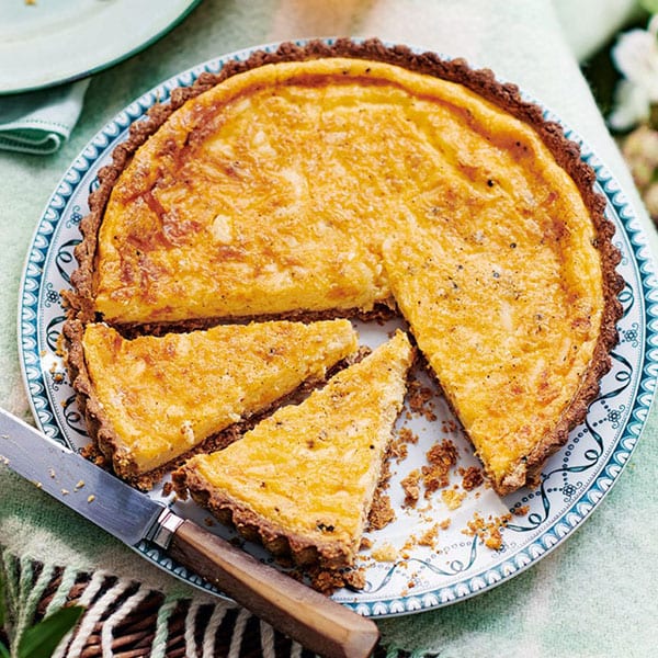 cheddar and nutmeg tart