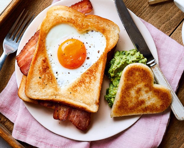 egg in a hole toasts