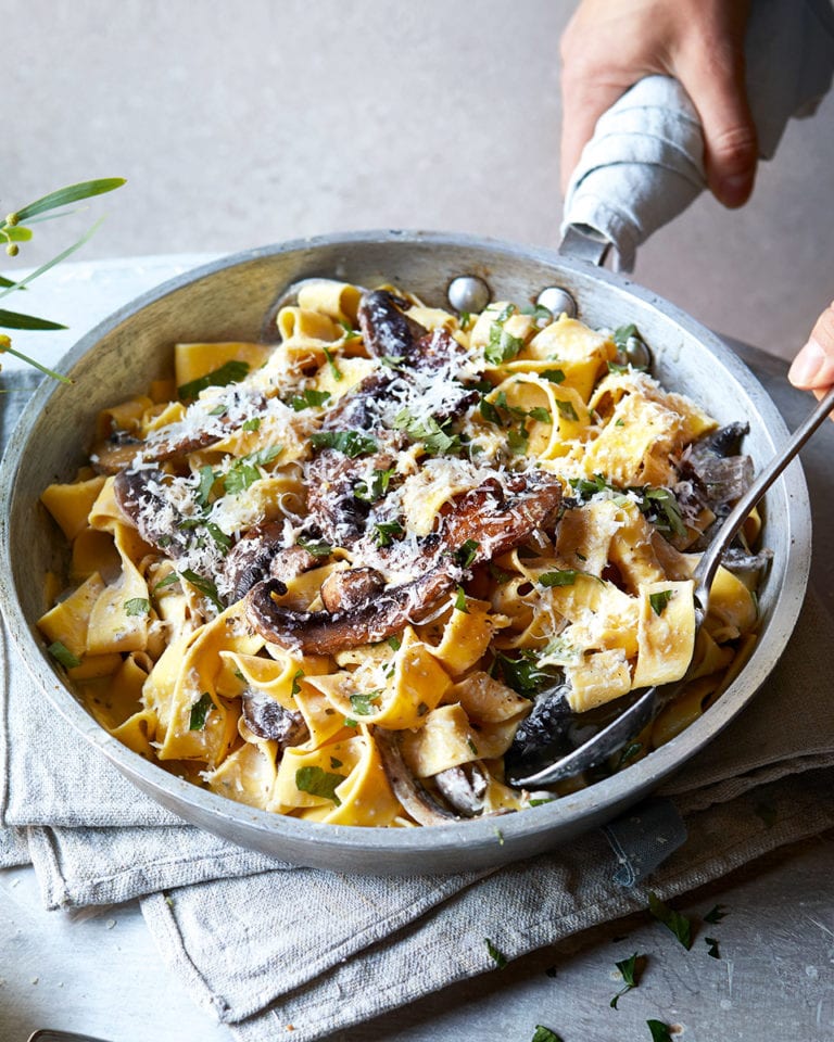 10-minute mushroom pappardelle