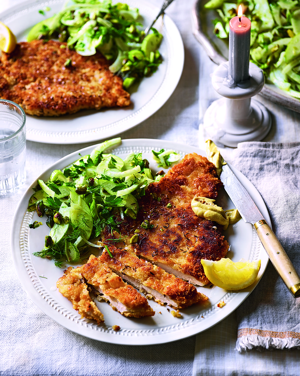 Chicken schnitzel with fennel and apple salad - delicious. magazine