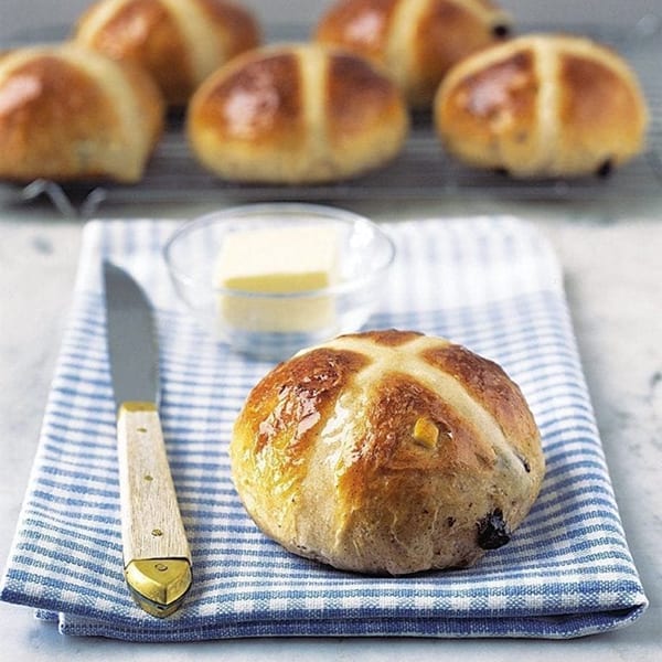 classic hot cross buns