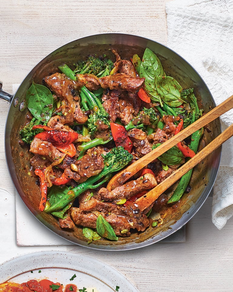 Stir-fried beef in black bean sauce