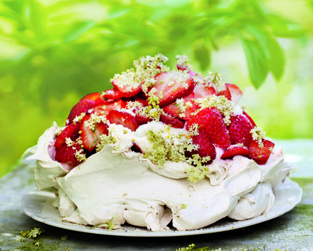 Strawberry, lemon and elderflower meringue