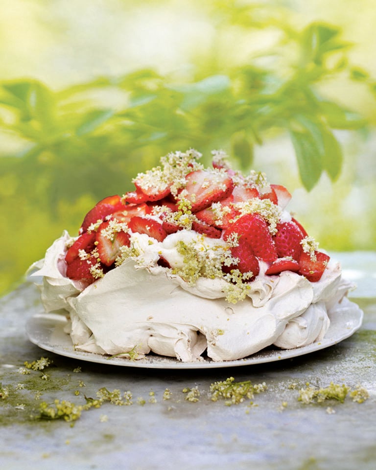 Strawberry, lemon and elderflower meringue