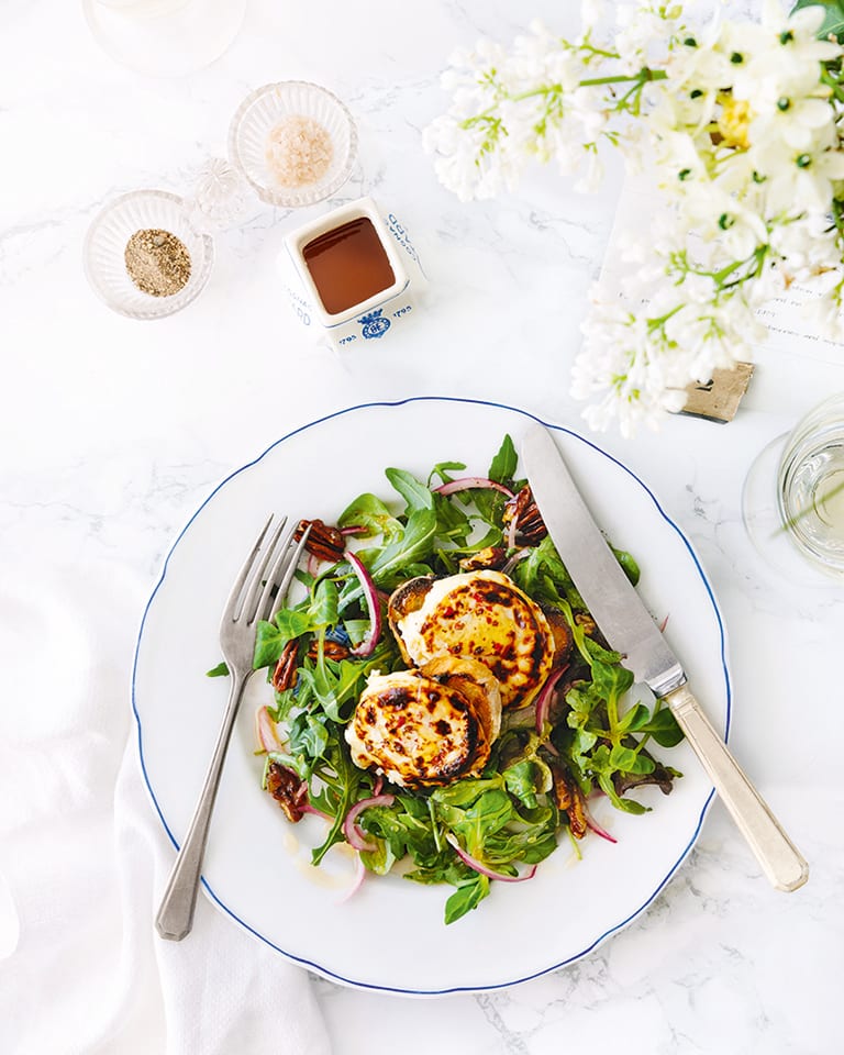 Grilled goat’s cheese salad with honey dressing