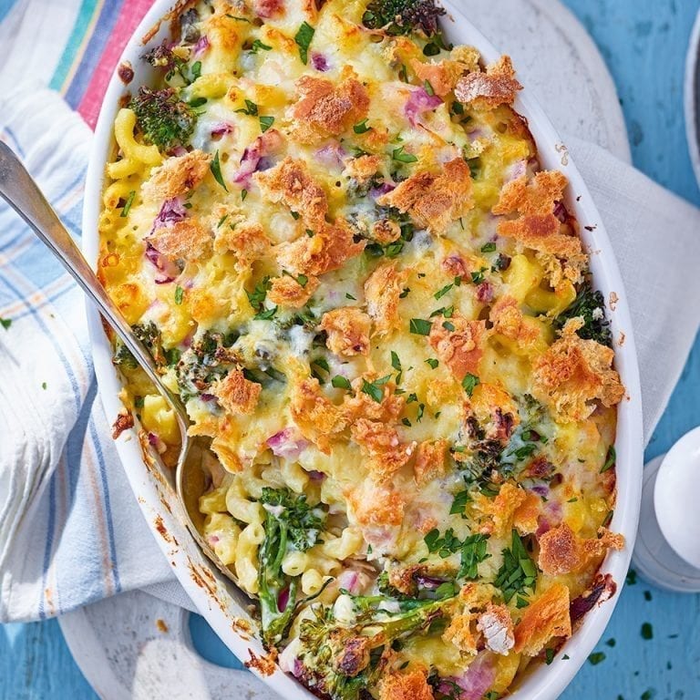 Crunchy-melty tuna and broccoli pasta bake