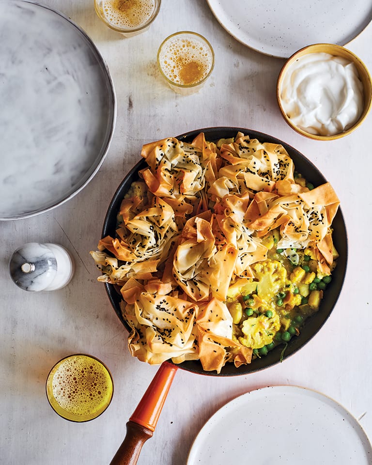 Vegan frying-pan samosa pie