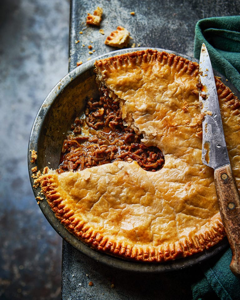 Minced beef and onion pie