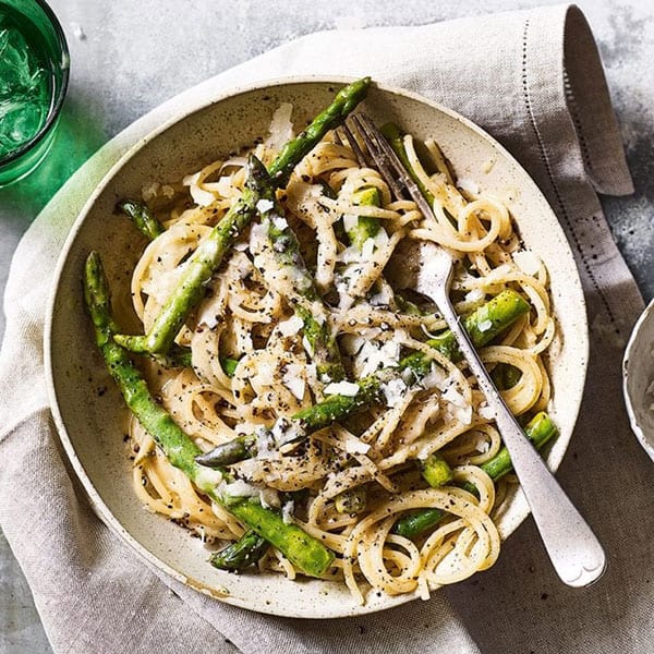 Cacio e pepe with asparagus