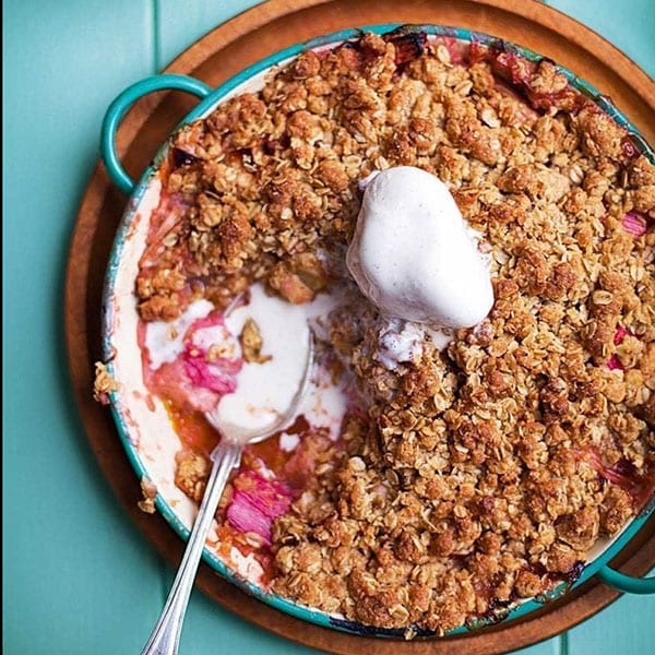 Rhubarb crumble