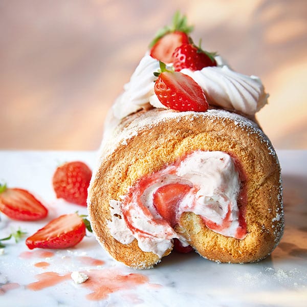 Eton mess roulade