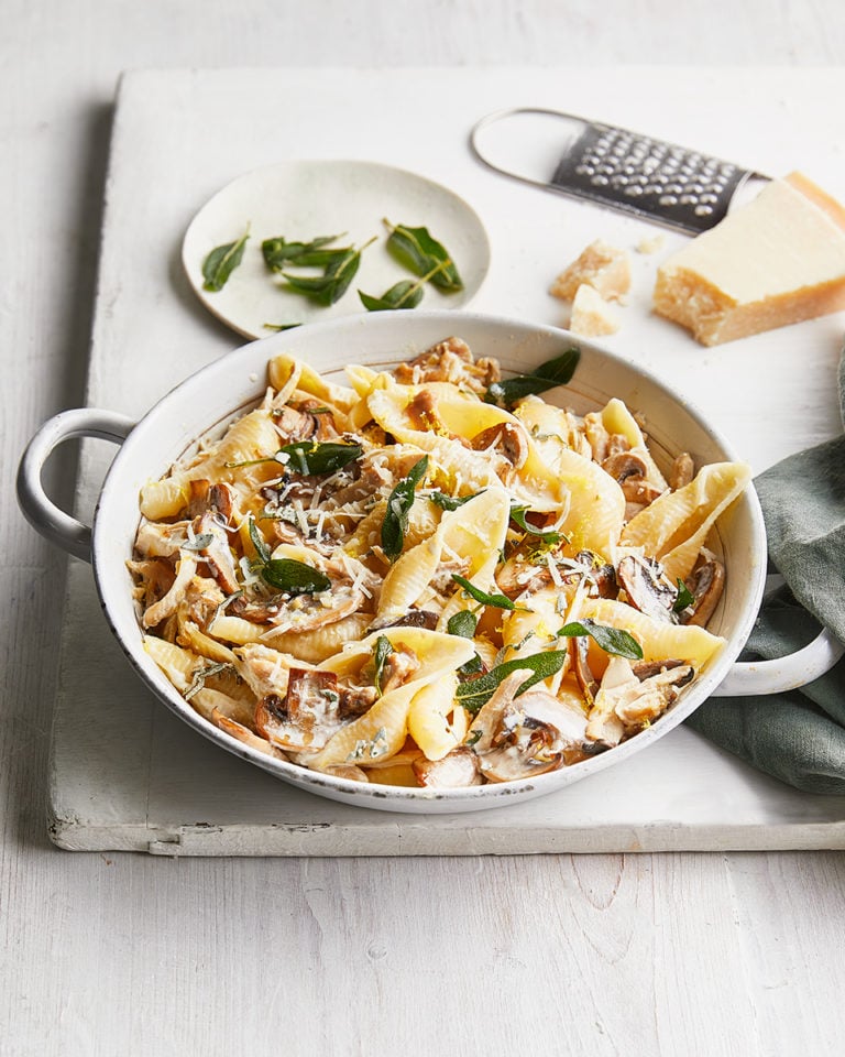 Creamy chicken and mushroom pasta