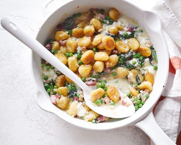 Gnocchi with bacon, peas, spinach and mozzarella