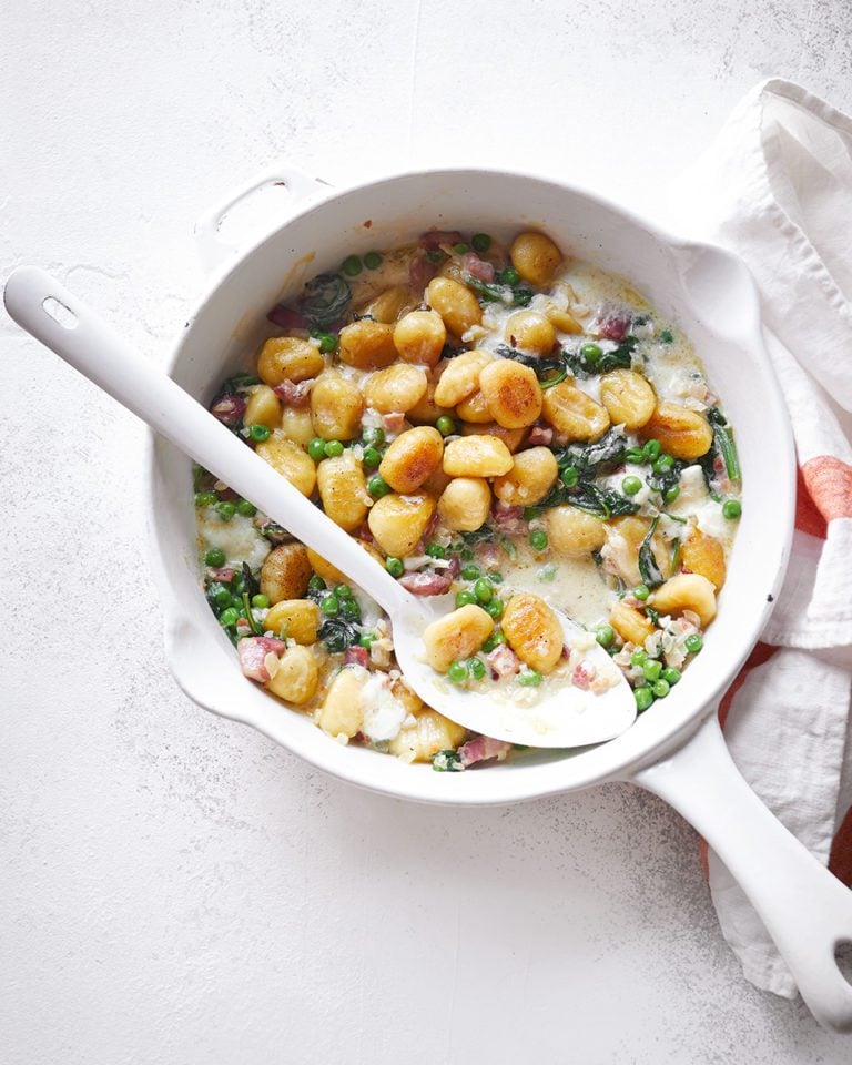 Gnocchi with bacon, peas, spinach and mozzarella