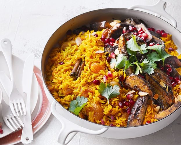 Aubergine pilaf with apricots and almonds