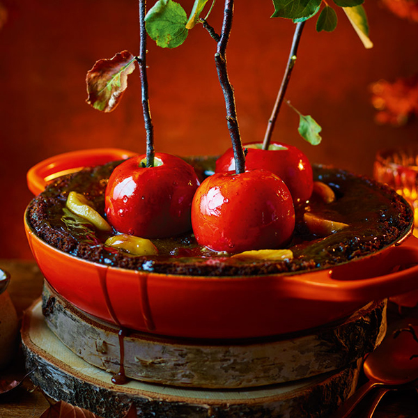 Sticky toffee apple pudding