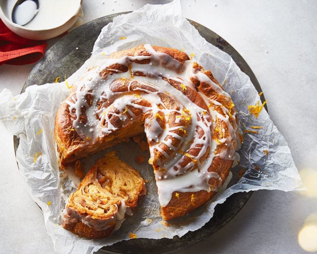 Giant cinnamon bun