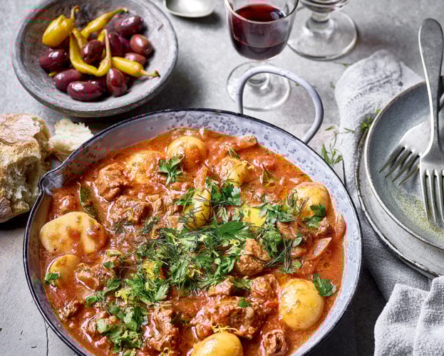 Slow cooker lamb stew with potatoes